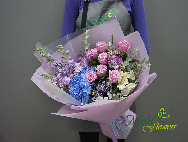 Bouquet with blue hydrangea ''Grace'' photo